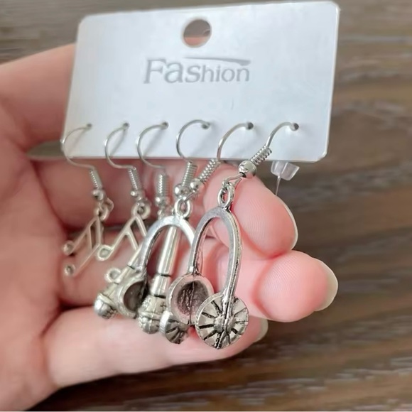 Set Earrings Music Guitar Microphone Drop Dangle Earrings DJ Music Lover - Picture 2 of 2